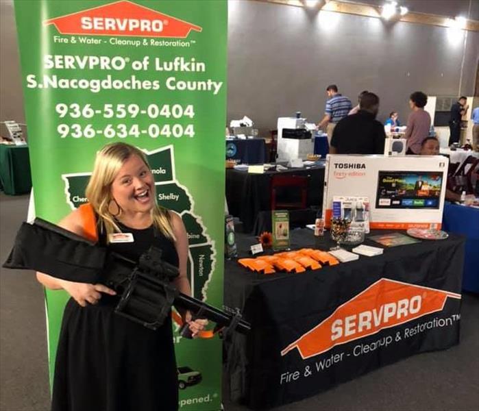 Candice welcomes members to the Kilgore Chamber after hours event