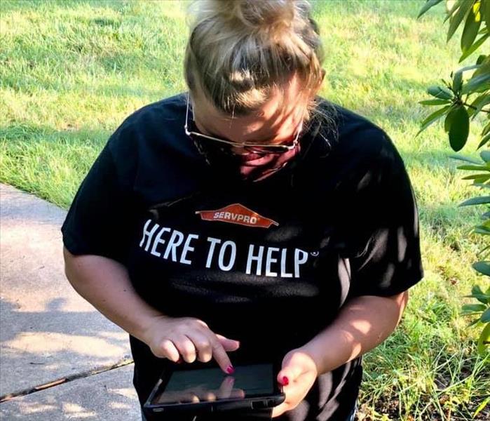 A female SERVPRO employee working directly with customers